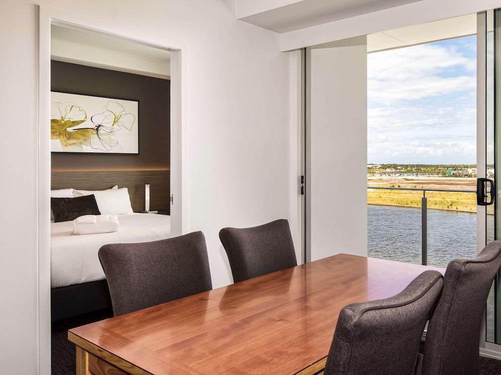 Mercure Sunshine Coast Кавана-Уотерс Экстерьер фото